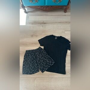 Pijama boy H&M Boy black size XS (14-16)
pre owned with normal signs of use